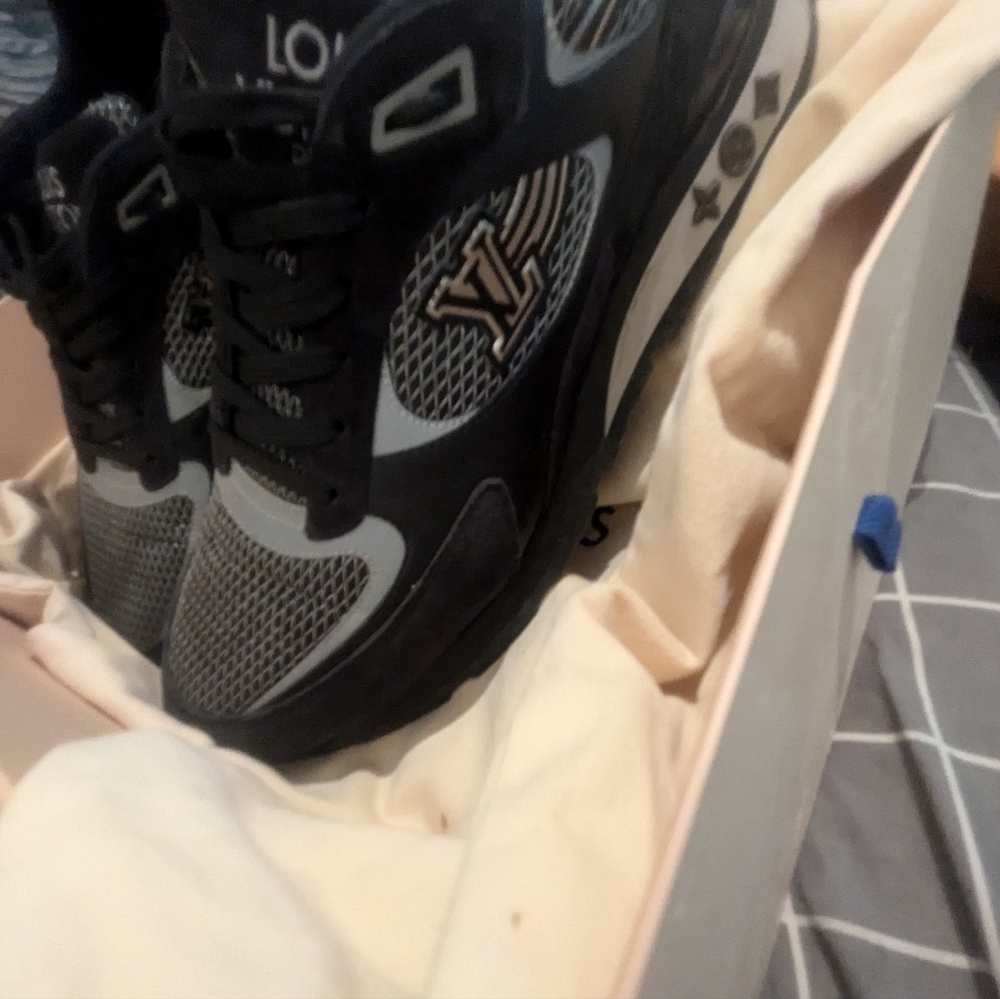LV sneaker black color in perfect condition size 43 100% authentic/  Mercari